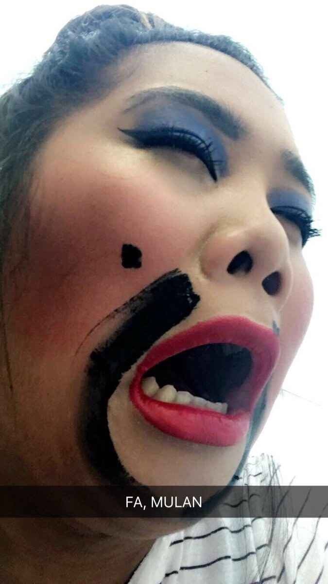 组图高中生cos花木兰人物表情狰狞妆容夸张