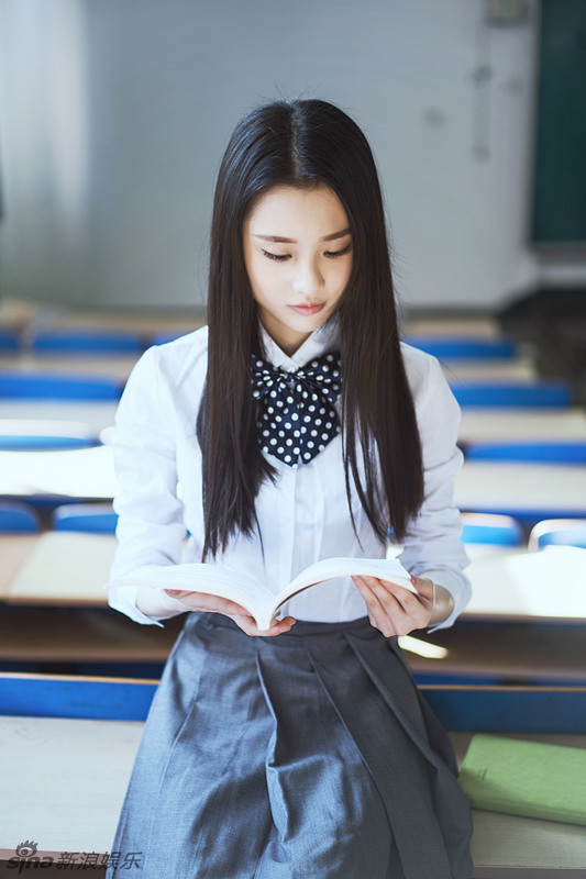 组图:太青春!张慧雯格子裙变身清新校花_高清图集_新浪网