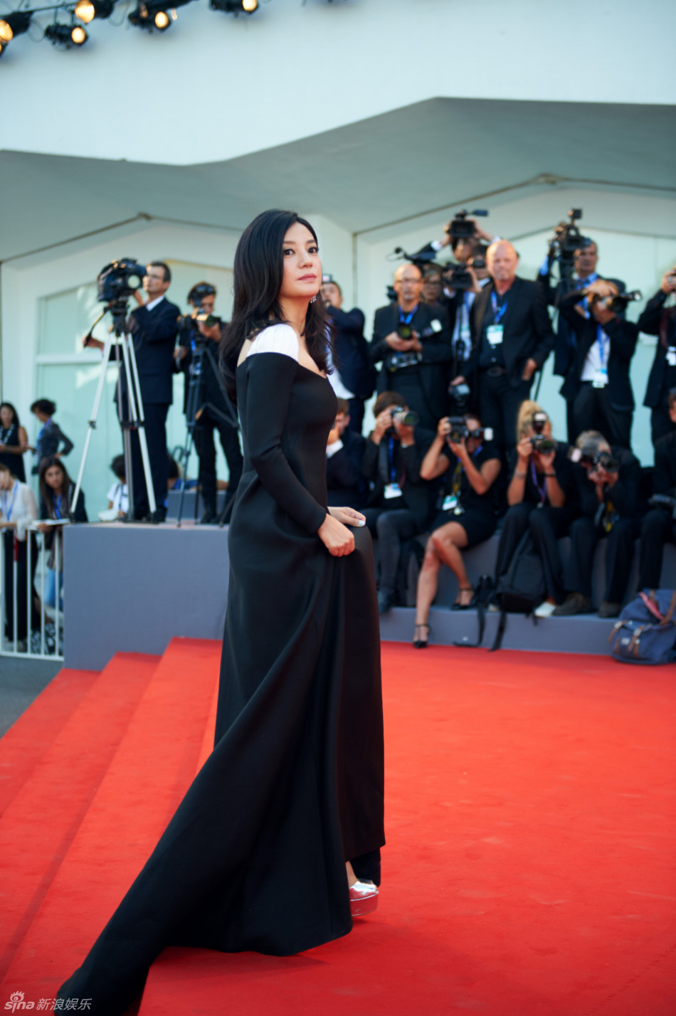 赵薇:为林心如舒淇婚礼感动-数码 -男鞋