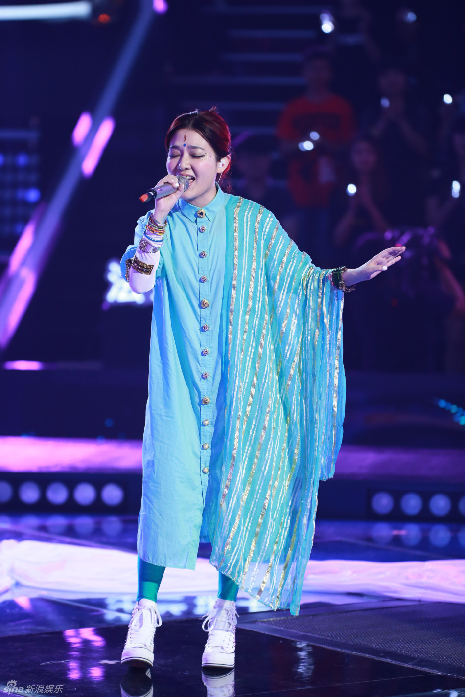 组图:范晓萱变印度舞娘 热辣舞姿秀性感身材_高清图集_新浪网