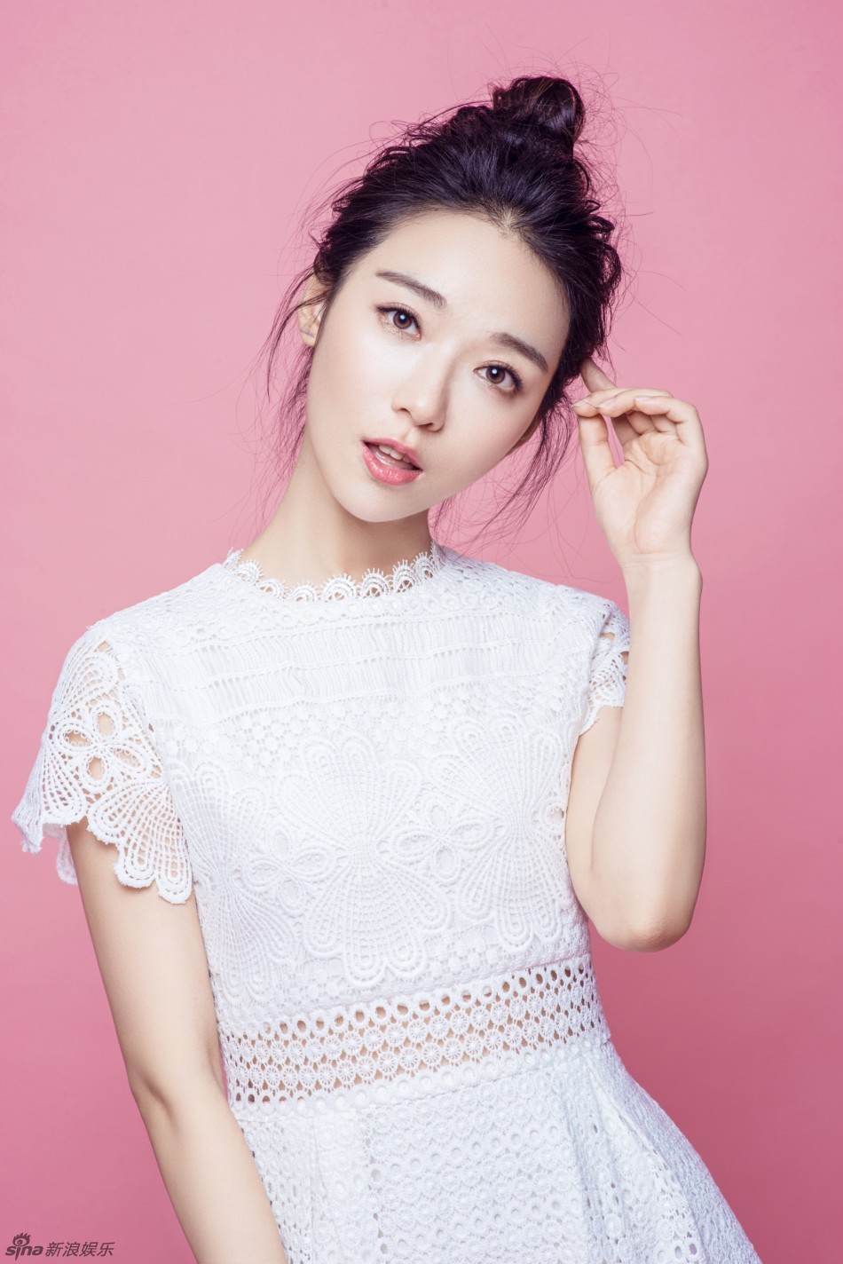 组图:宁心鬼马俏皮 可爱丸子头尽显少女气息_高清图集_新浪网