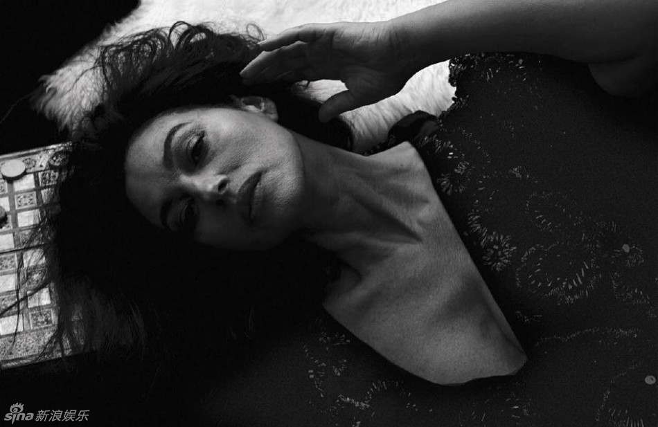 莫妮卡-贝鲁奇时尚黑白大片