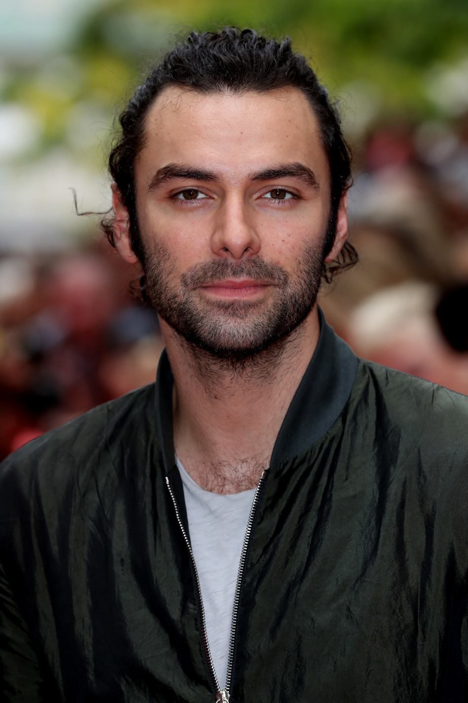 组图:甜妹子汤姆林森露白滑长腿 与爱蛋秀恩爱