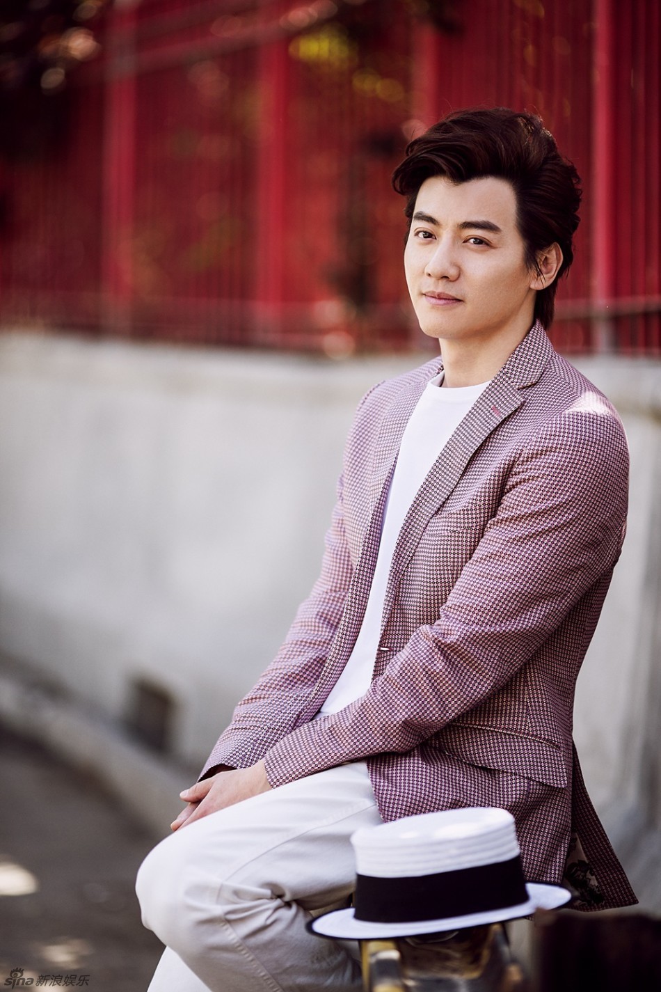 新浪娱乐讯 近日,演员是安曝光一组最新时尚写真大片