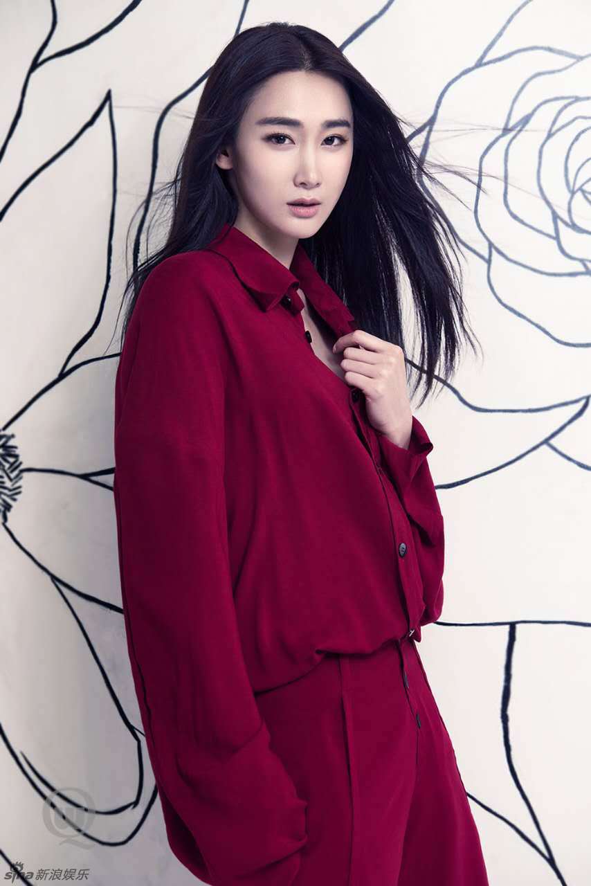 组图:于果粉嫩上演侧颜杀 时尚大片俏丽惊艳_高清图集_新浪网