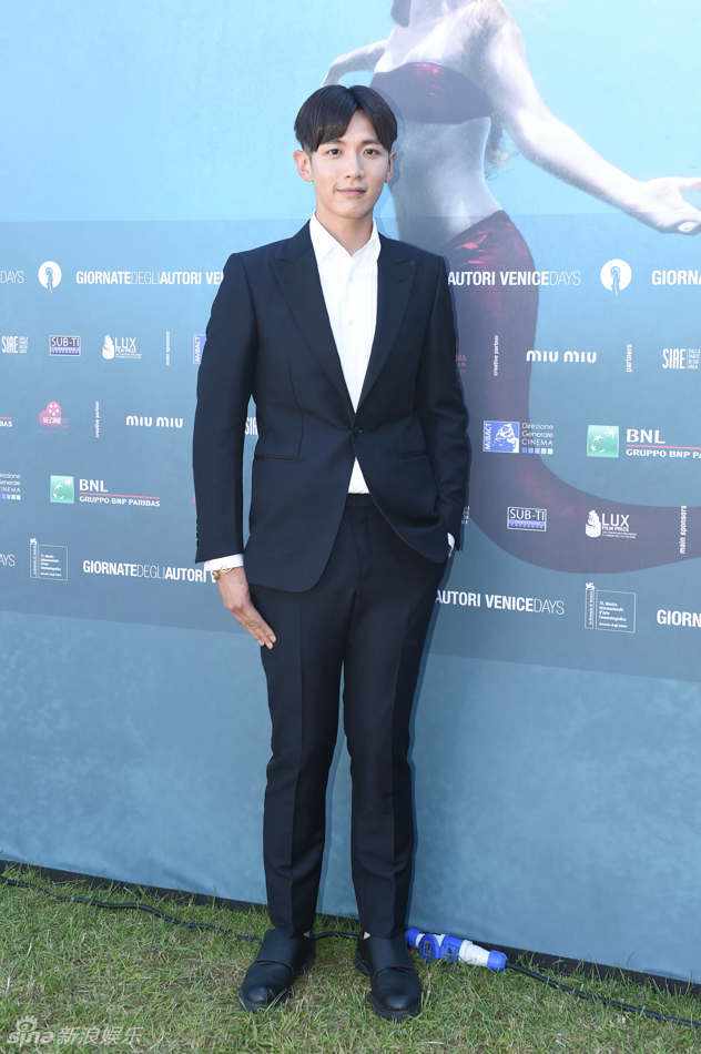 柯震东蜜汁中分颜面粗糙