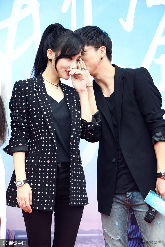 组图:母爱泛滥!李小璐为萌娃擦汗 与薛之谦热聊_高清图集_新浪网