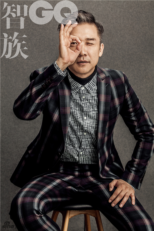 新浪娱乐讯 近日,"双料视帝"黄志忠曝光了一组初秋系列的时尚大片.