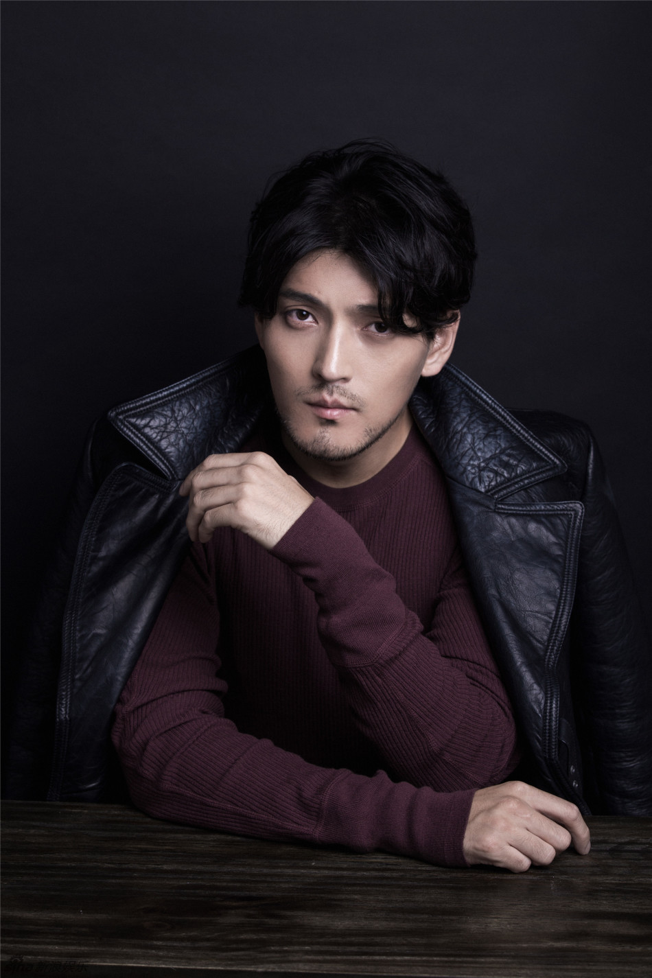 组图:隋咏良雄性荷尔蒙爆棚 中分尽显熟男风范_高清图集_新浪网