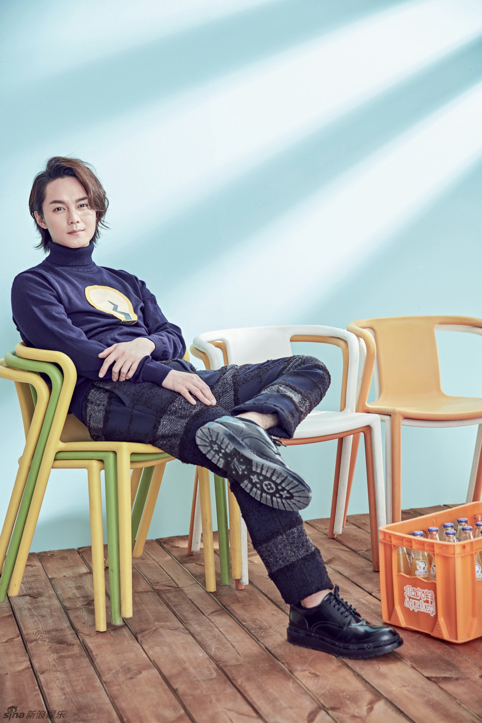 组图:尹正眼神温柔化身暖男 绅士演绎轻熟风_高清图集_新浪网