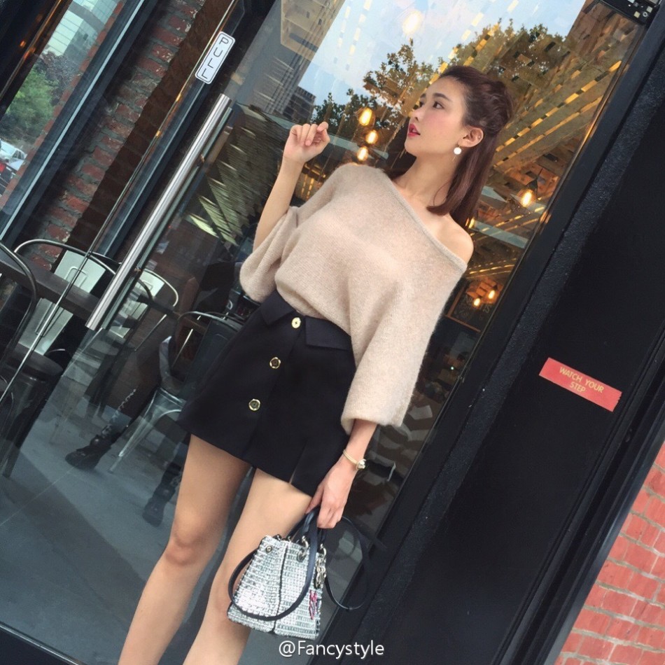 组图:网红fancy压马路秀长腿 气质清新乖巧动人_高清图集_新浪网