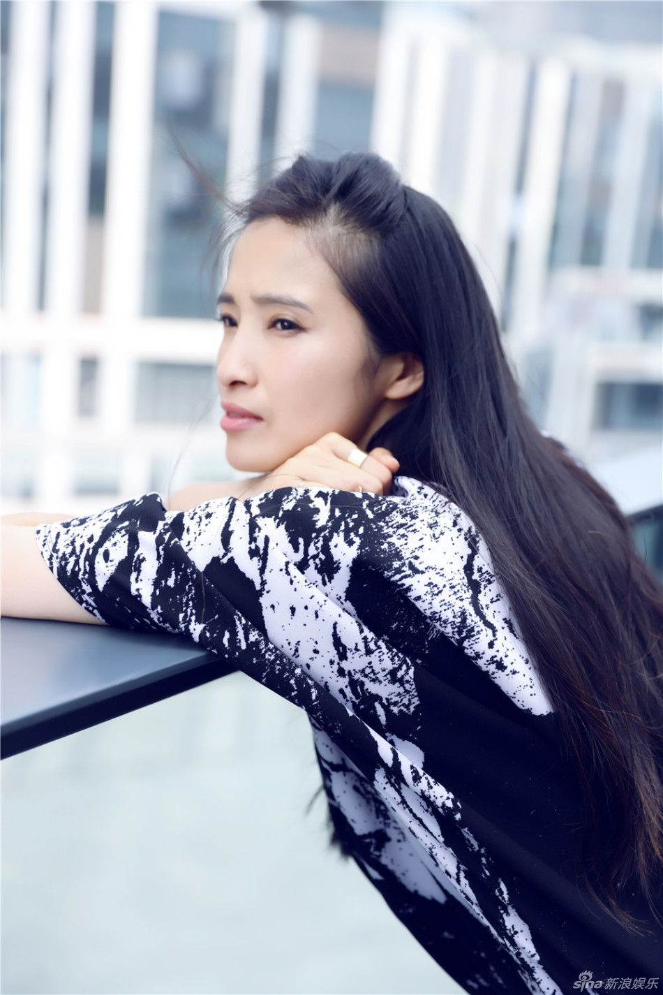 龚蓓苾莞尔浅笑