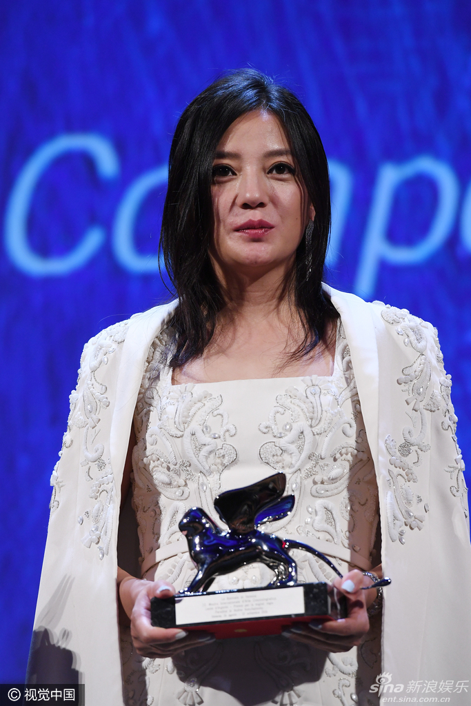 娱乐讯 当地时间2015年9月10日,第73届威尼斯电影节举行闭幕颁奖礼