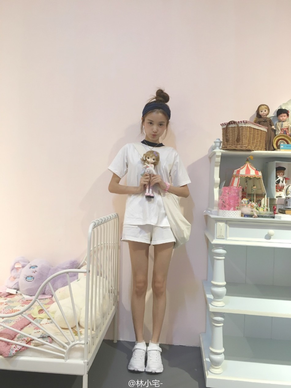 网红林小宅长腿后抬顶上天_高清图集_新浪网