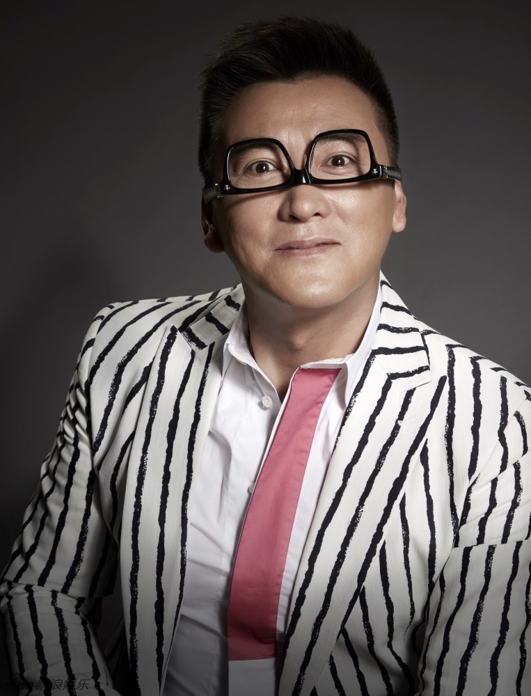 刘小峰父子逗趣搞怪共欢乐_高清图集_新浪网