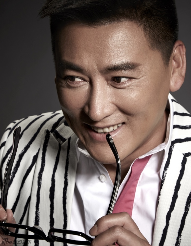 组图:硬汉也柔情!刘小峰父子逗趣搞怪共欢乐_高清图集_新浪网