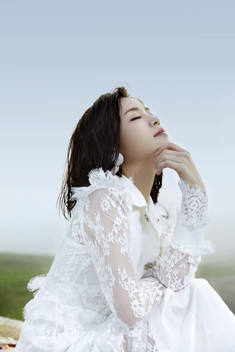 组图:黄英全新写真曝光 清新白裙重现少女姿态_高清图集_新浪网