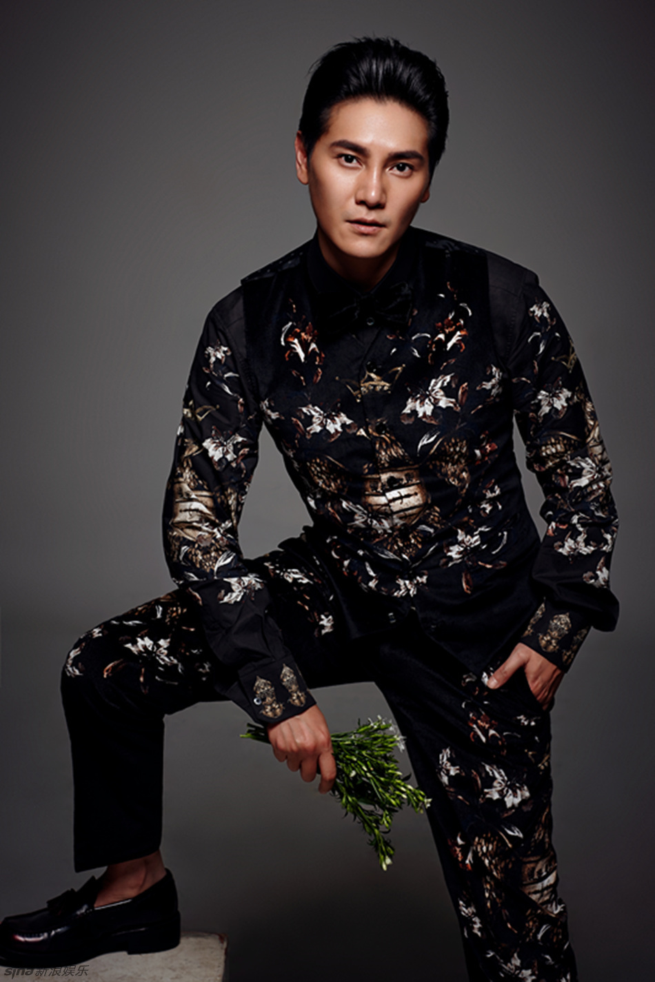 组图:丁子峻深邃演绎轻熟男 冷峻绅士亦有温柔_高清图集_新浪网