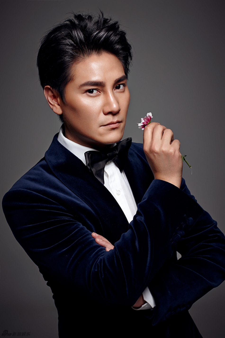 组图:丁子峻深邃演绎轻熟男 冷峻绅士亦有温柔_高清图集_新浪网
