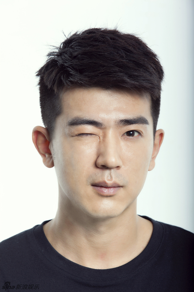 李岷城逗趣深情尽显反差萌_高清图集_新浪网