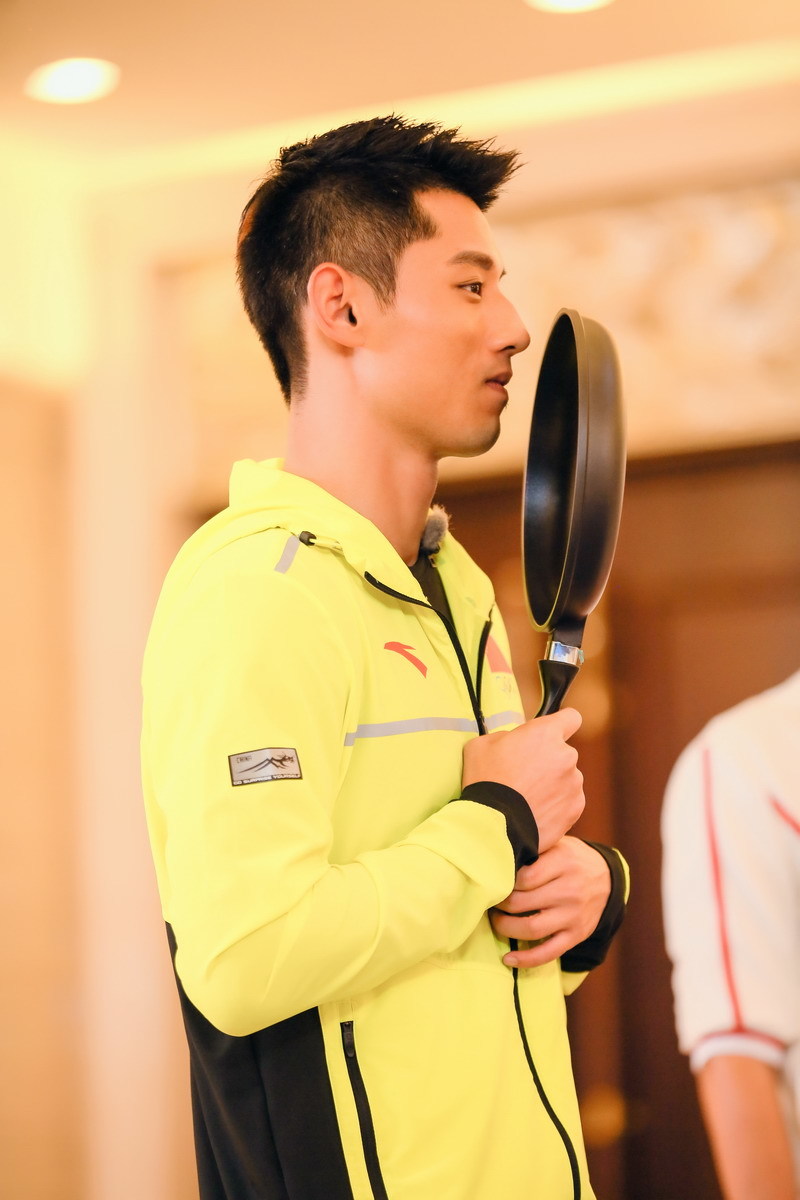 组图:《我们》张继科笑容太苏!吃东西显呆萌_高清图集_新浪网