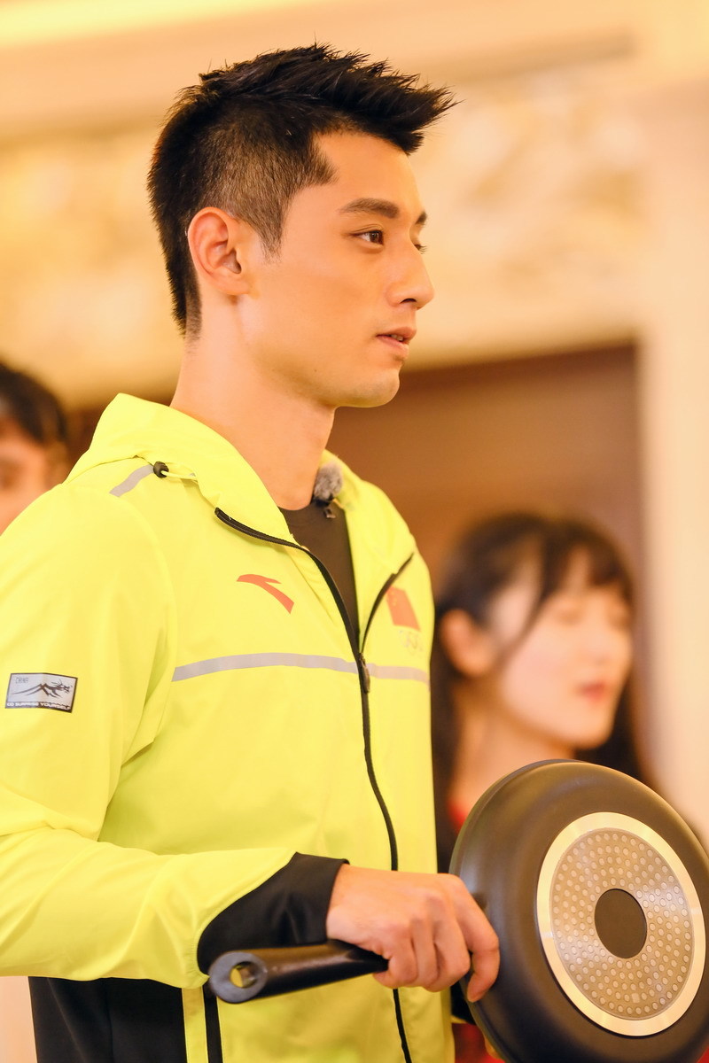 新浪娱乐讯 25日,《我们来了》大连站录制开启,大魔王张继科呆萌上线.