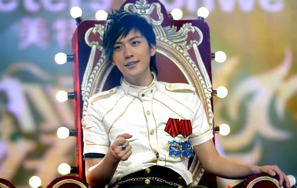 乔任梁曾获加油好男儿亚军,昔日舞台照及作品回顾.