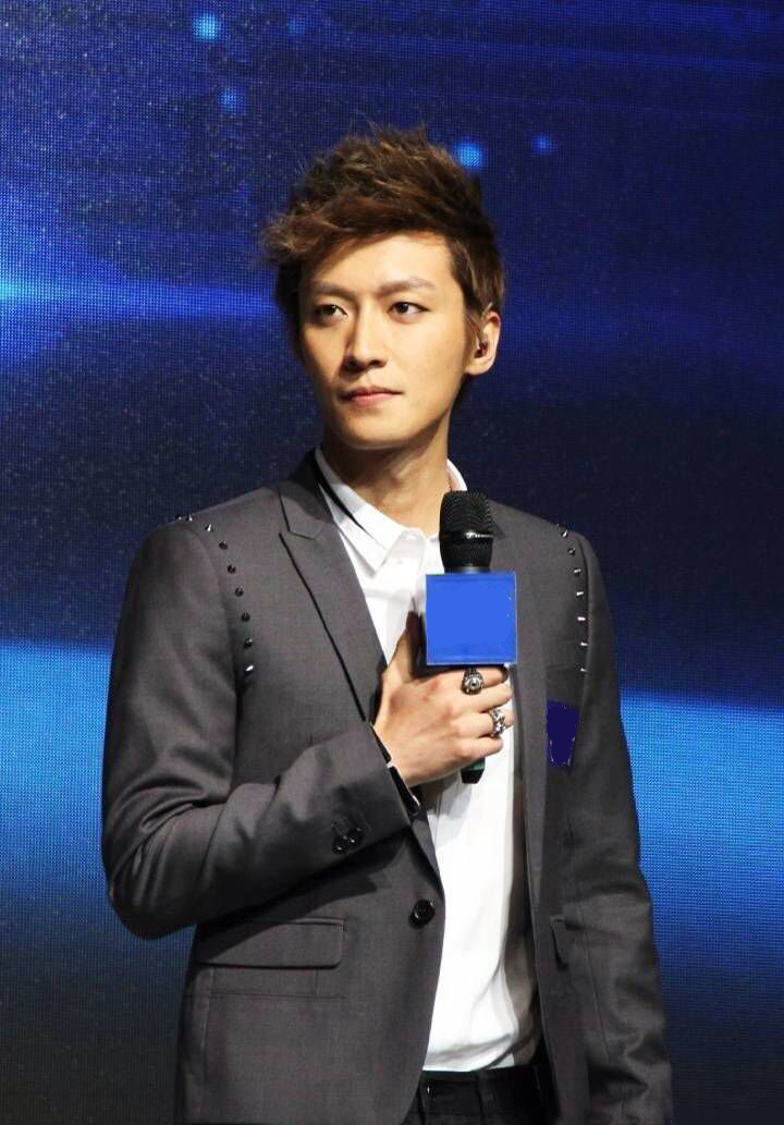 乔任梁曾获加油好男儿亚军,昔日舞台照及作品回顾.