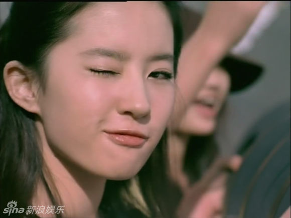 组图:天仙一眨眼心脏都颤抖 刘亦菲wink超可爱_高清图集_新浪网