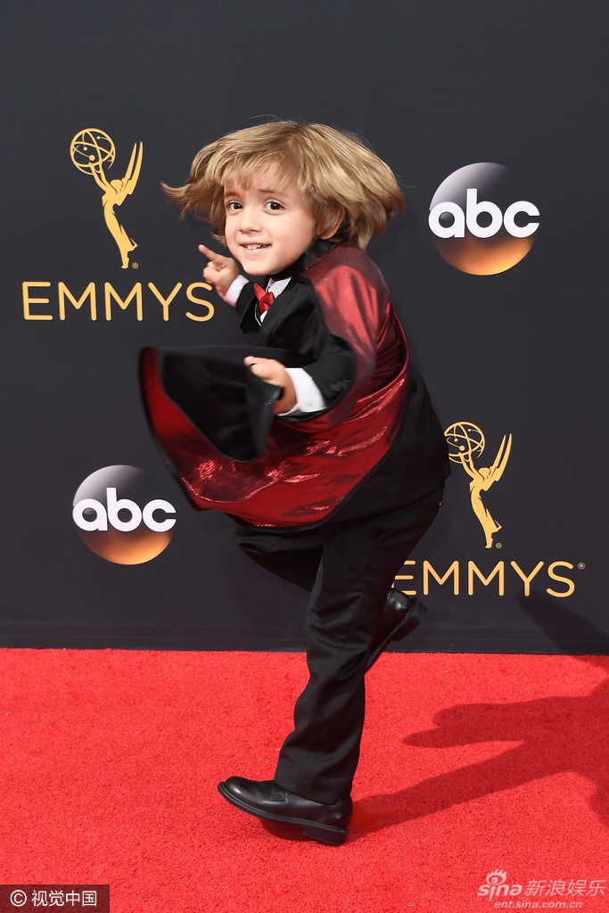 杰瑞米马奎尔红毯耍宝卖萌_高清图集_新浪网