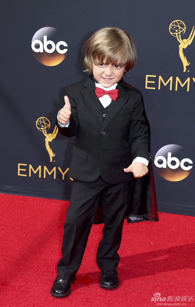 杰瑞米马奎尔红毯耍宝卖萌_高清图集_新浪网