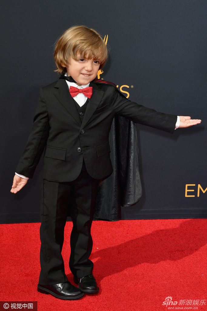 杰瑞米马奎尔红毯耍宝卖萌_高清图集_新浪网
