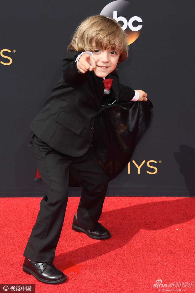杰瑞米马奎尔红毯耍宝卖萌_高清图集_新浪网