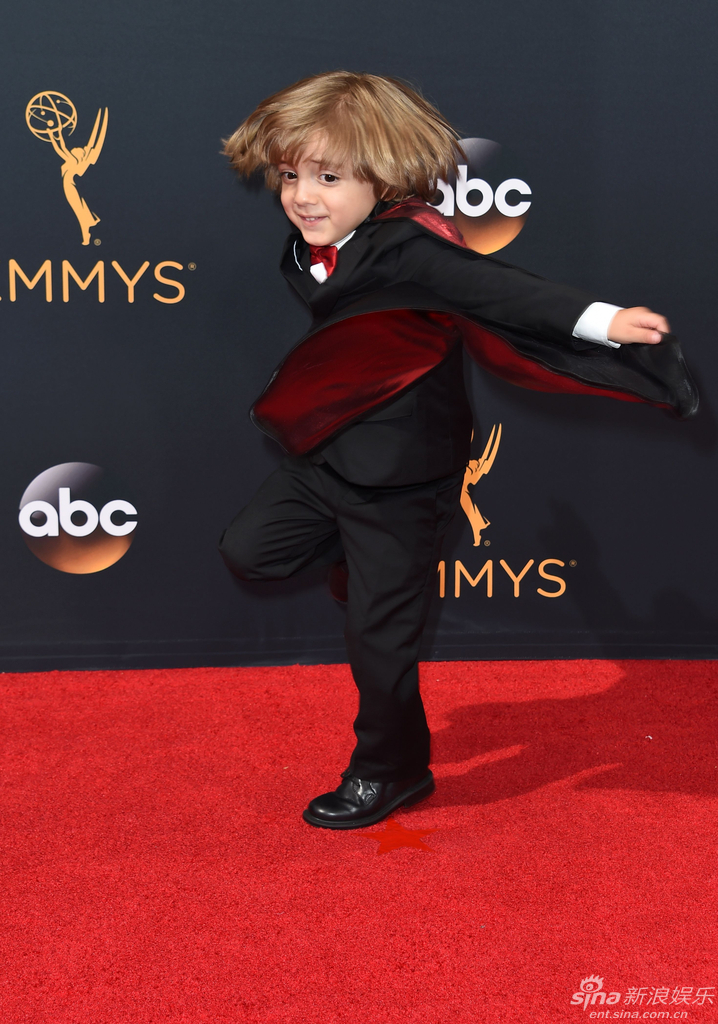 杰瑞米马奎尔红毯耍宝卖萌_高清图集_新浪网