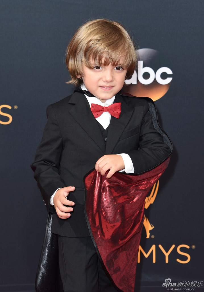 杰瑞米马奎尔红毯耍宝卖萌_高清图集_新浪网