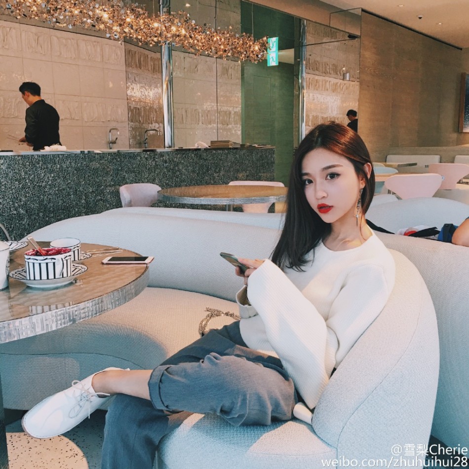 思聪前女友雪梨熟了!性感升级