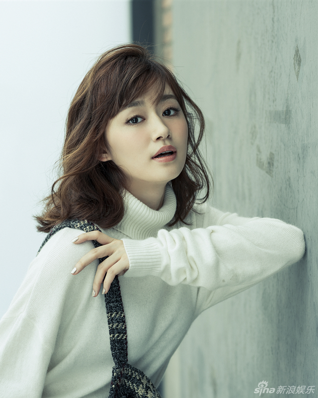 组图:演员乔乔文艺写真曝光 尽享秋日慵懒时光_高清图集_新浪网