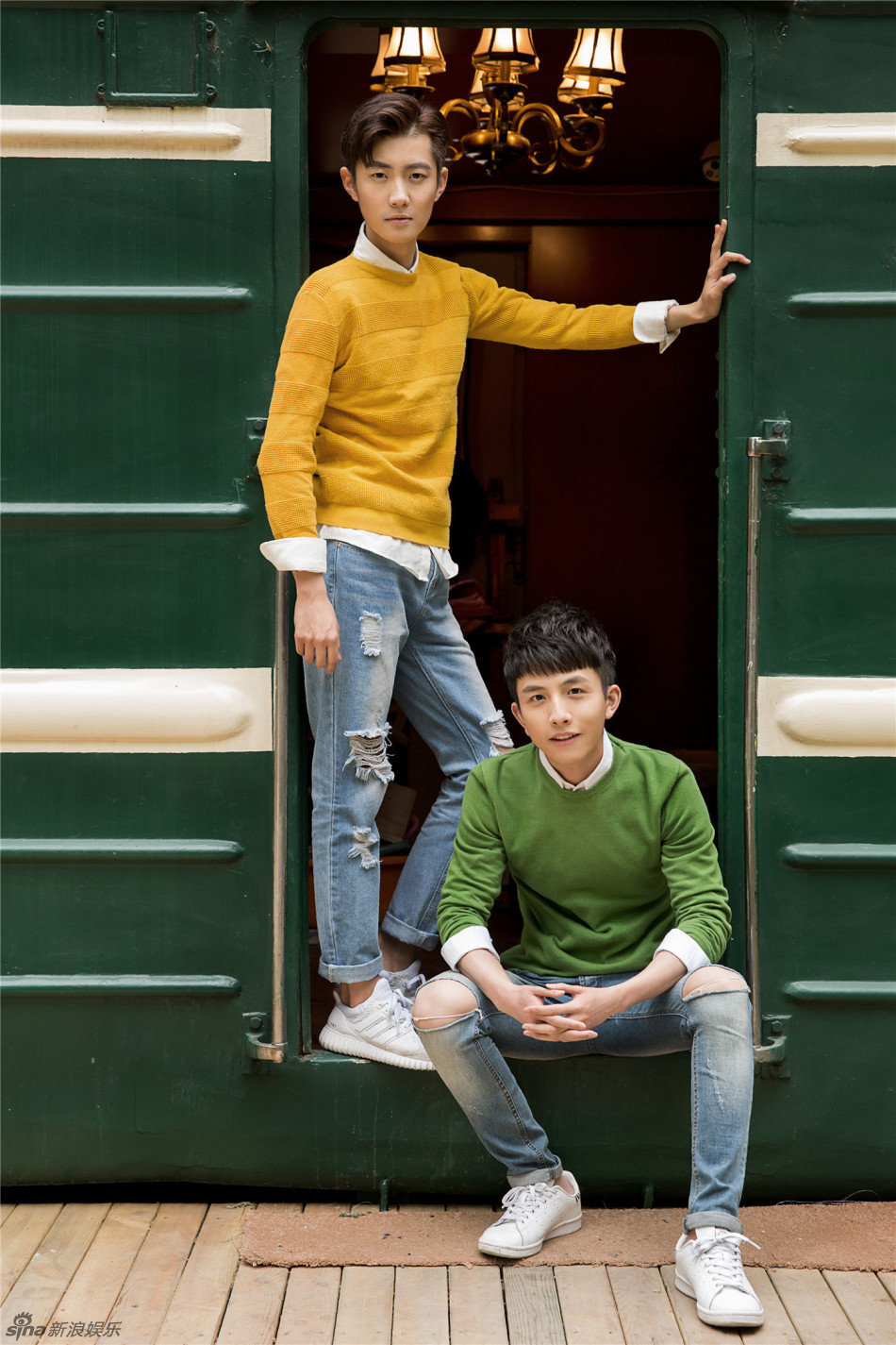 组图:黄绿cp!李圣佳李欢青春洋溢显氧气魅力_高清图集_新浪网