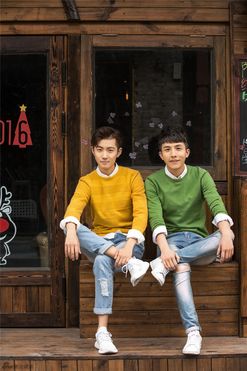 组图:黄绿cp!李圣佳李欢青春洋溢显氧气魅力_高清图集_新浪网