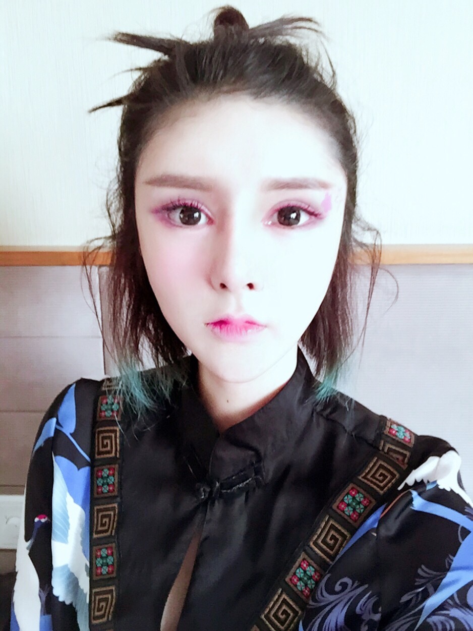 网红鼻祖沉珂亮相某盛典活动