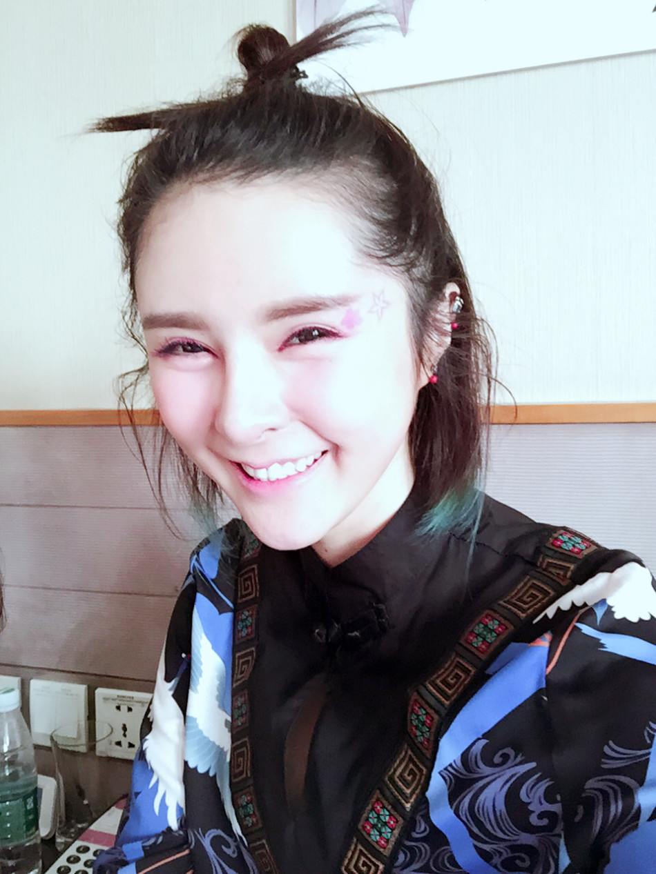 网红鼻祖沉珂亮相某盛典活动