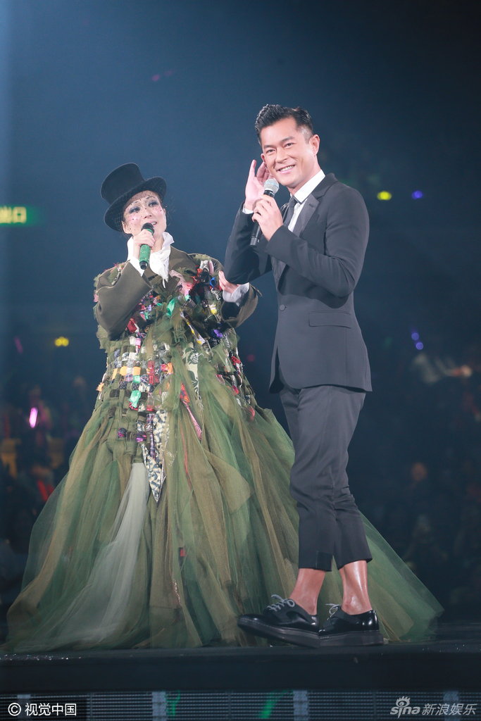 古天乐助阵郑秀文演唱会