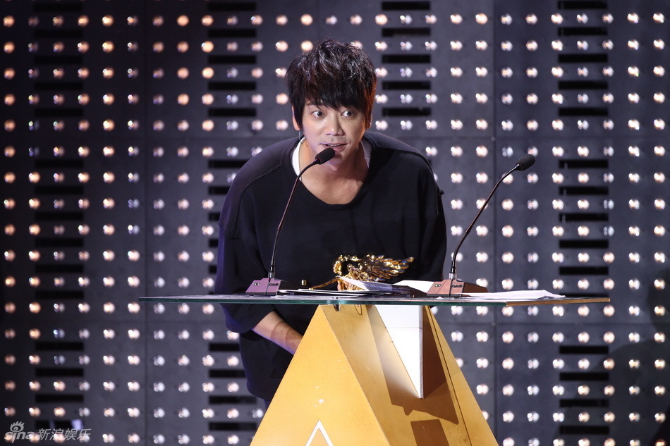 王远宏,王博/图 1   组图:亚洲新歌榜 仓木麻衣获年.