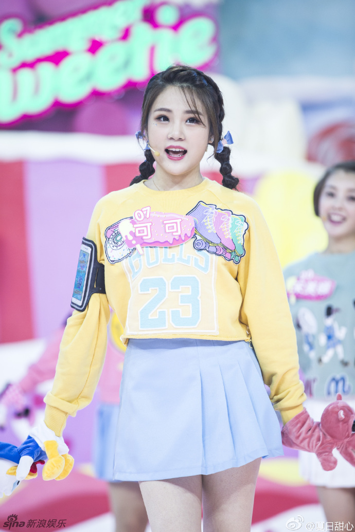 组图:甜心竟是凯丽女儿!笑容甜美似出水芙蓉_高清图集_新浪网