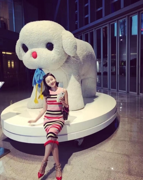 组图:清纯水娃娃!马龙绯闻女友夏露娇俏动人_高清图集_新浪网