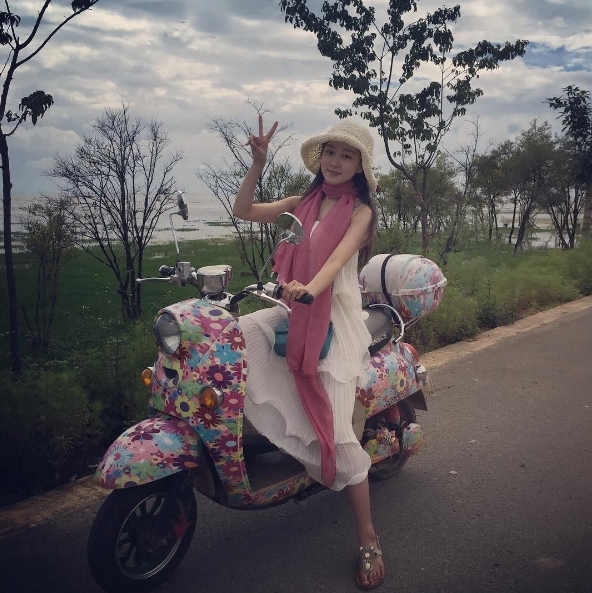 组图:清纯水娃娃!马龙绯闻女友夏露娇俏动人_高清图集_新浪网