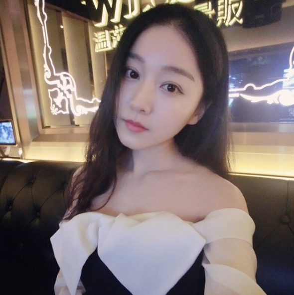 组图:清纯水娃娃!马龙绯闻女友夏露娇俏动人_高清图集_新浪网