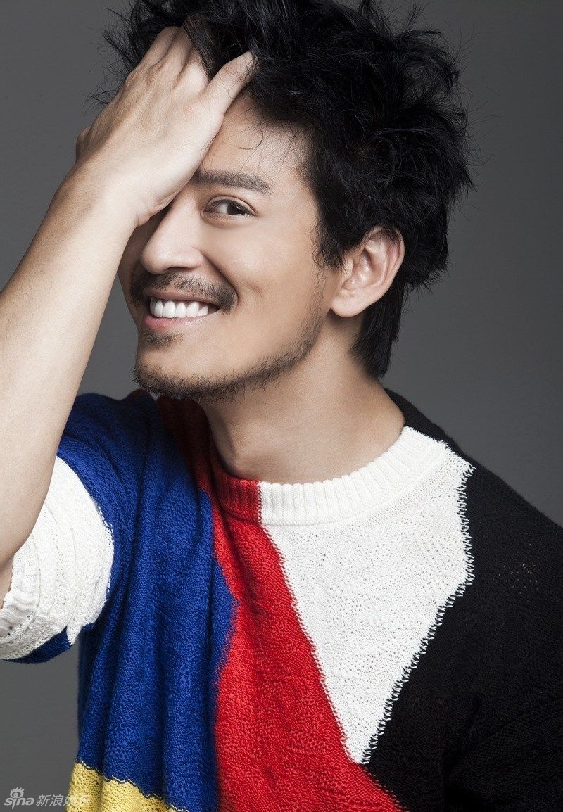 新浪娱乐讯 陈晓东近日在综艺节目中被曝光一张童年照,随后网友陆续