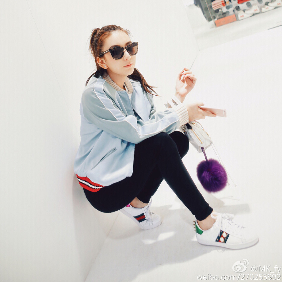 组图:天王嫂方媛晒街拍美照 墨镜遮面美腿修长_高清图集_新浪网