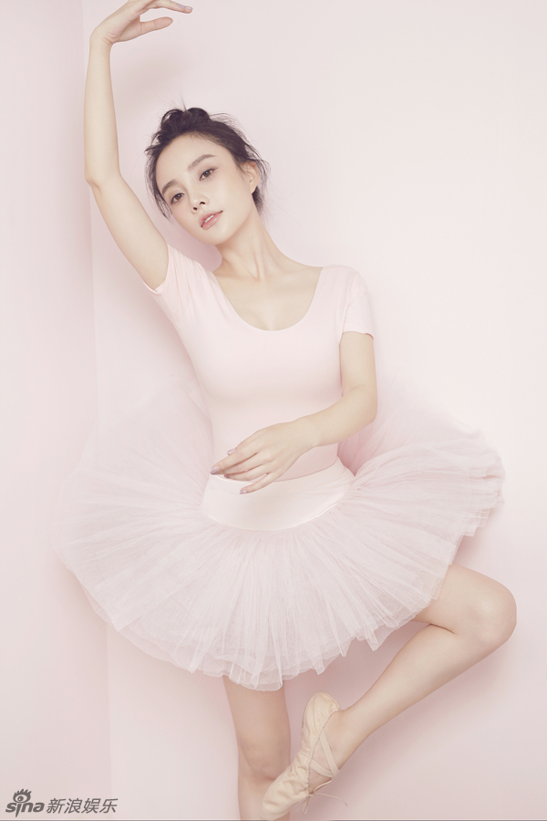 李小璐性感舞裙展曼妙姿态